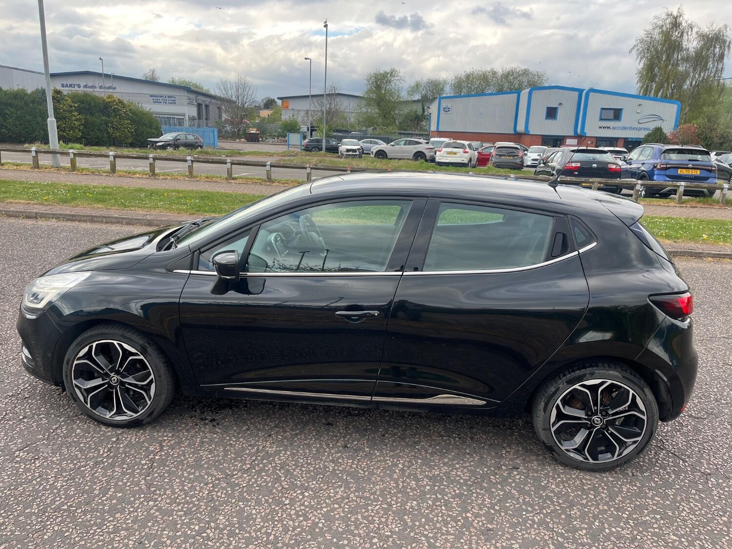Used Renault Clio 2017 for sale - 76793479: Photo 5