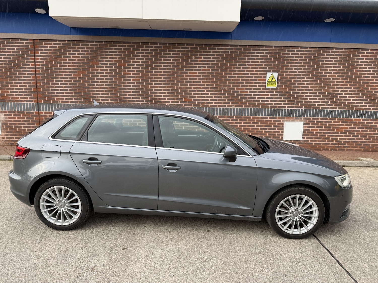 Used Audi A3 2014 for sale - 76436403: Photo 7