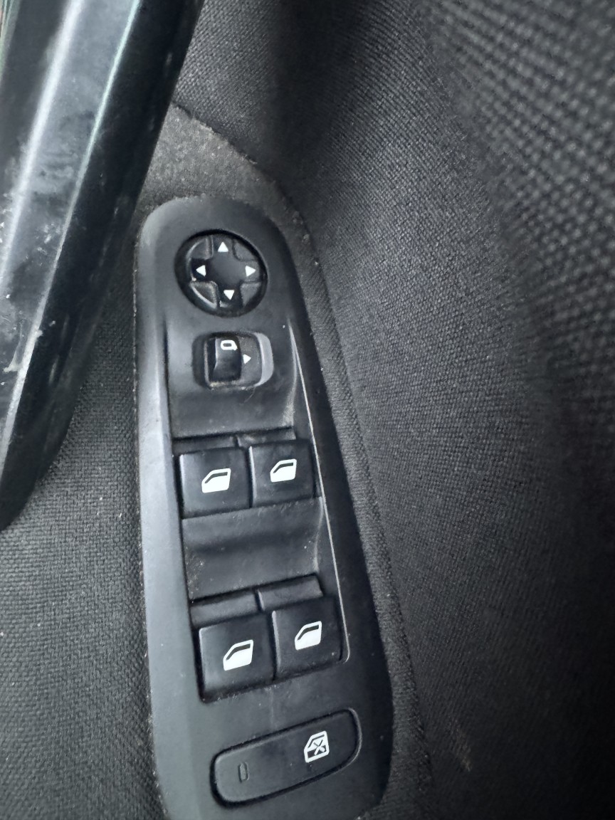 Used Peugeot 308 2015 for sale - 76884819: Photo 14