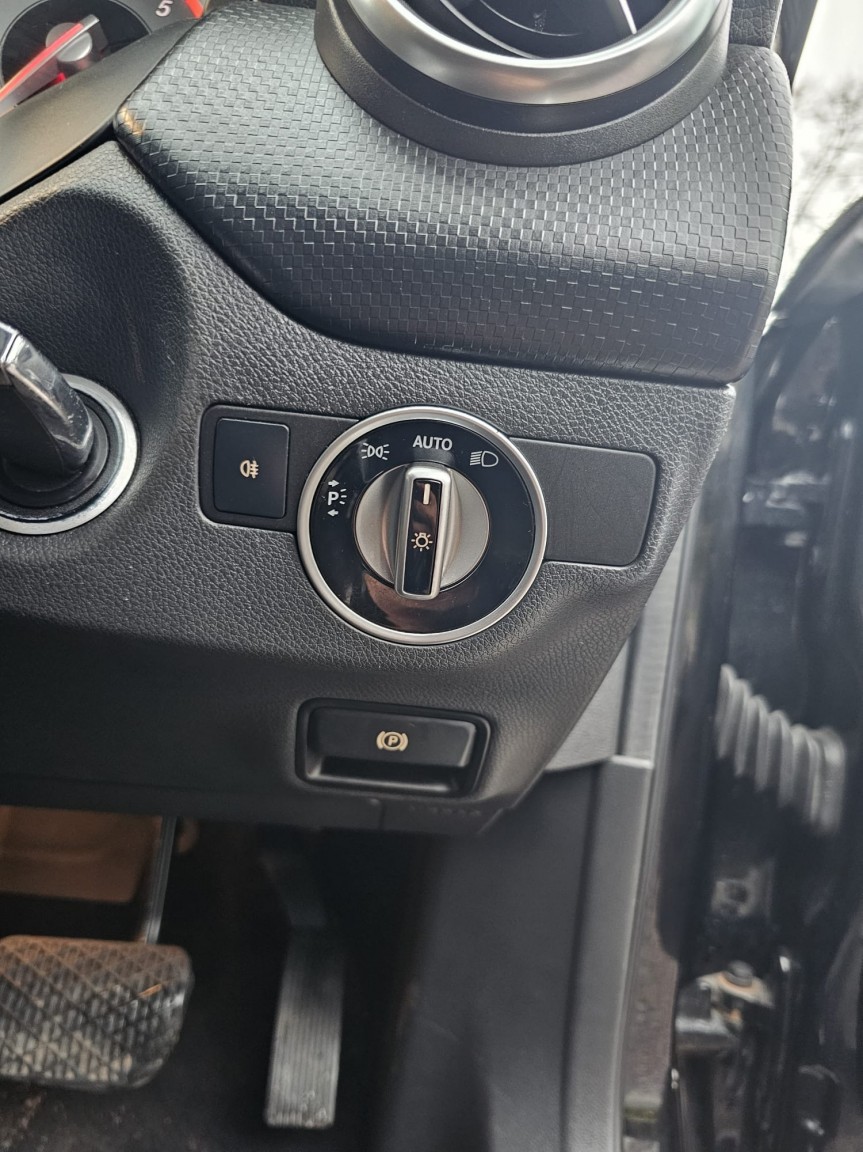 Used Mercedes-Benz A-Class 2015 for sale - 77318339: Photo 12