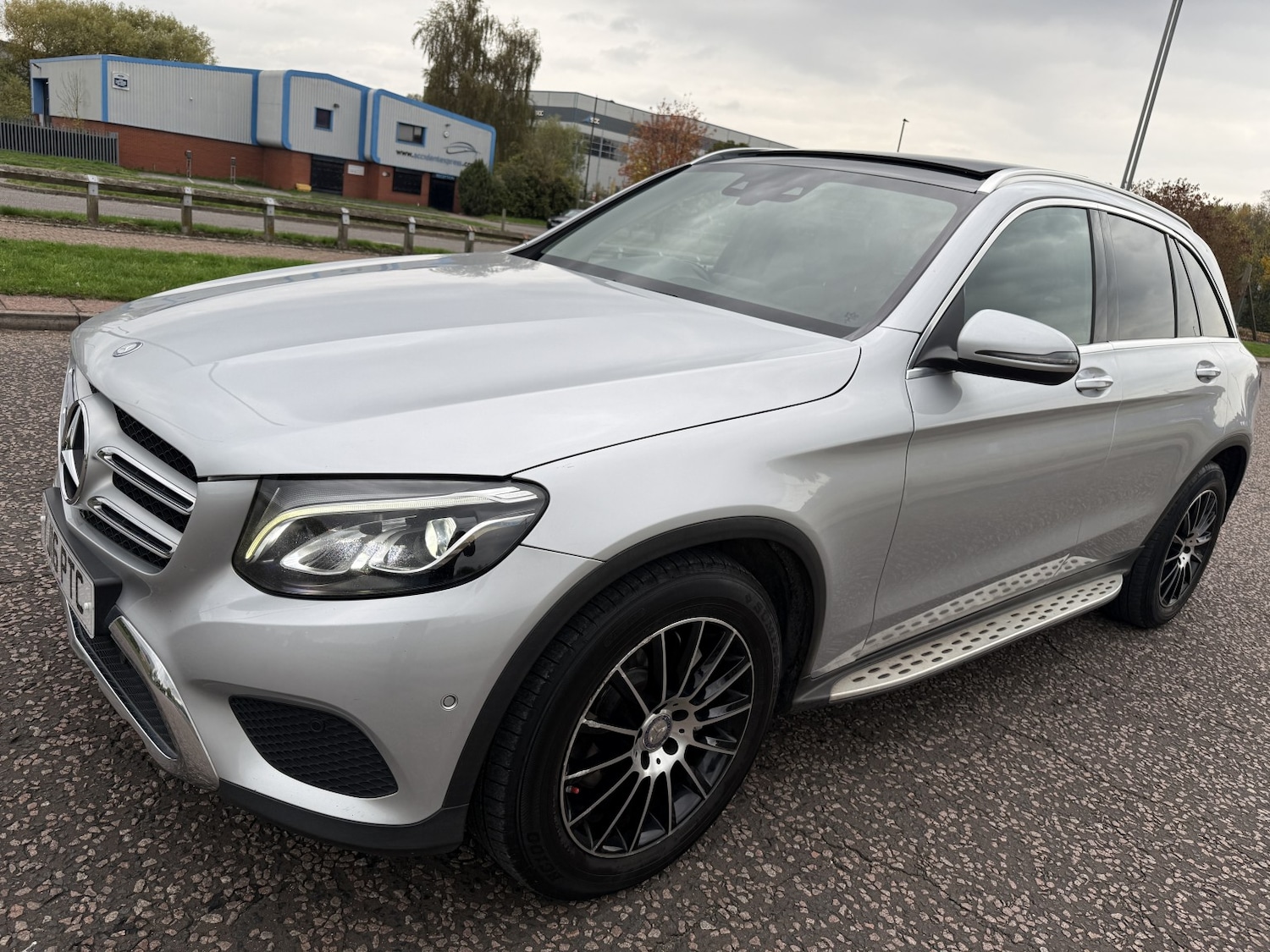 Used Mercedes-Benz GLC 2016 for sale - 76313947: Photo 2