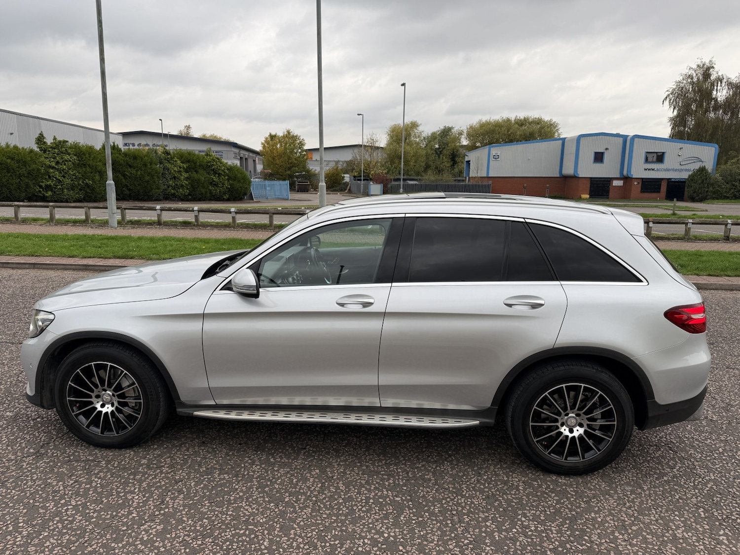 Used Mercedes-Benz GLC 2016 for sale - 76313947: Photo 4
