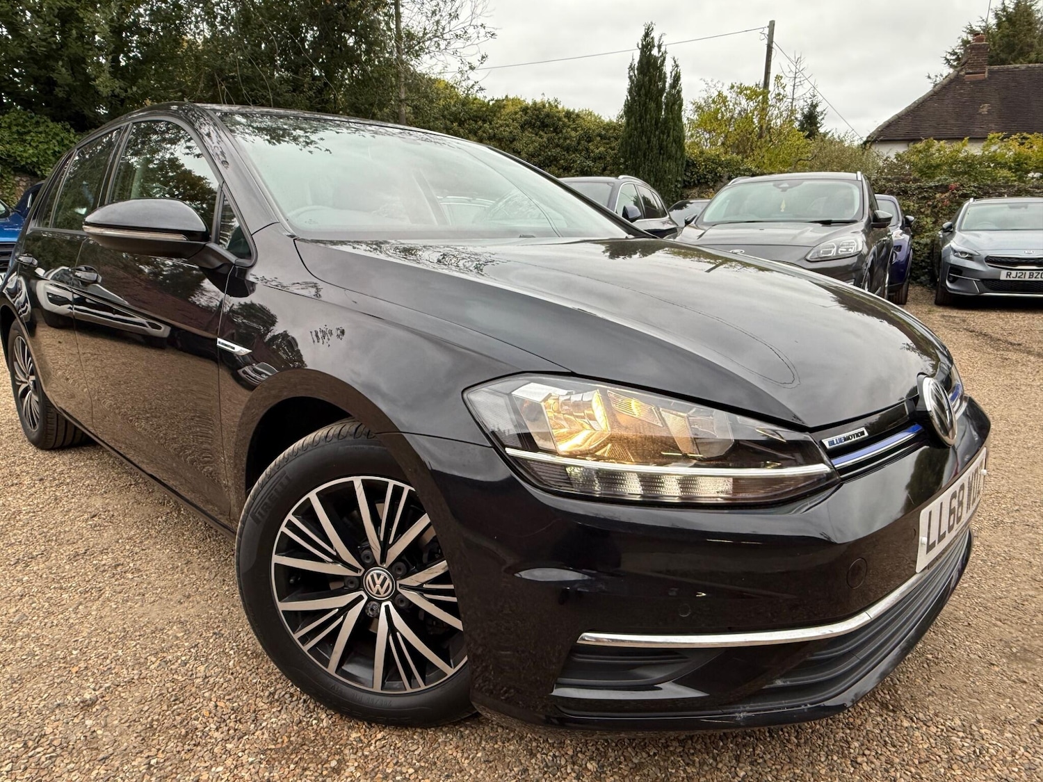 Used Volkswagen Golf 2018 for sale - 76214206: Photo 1