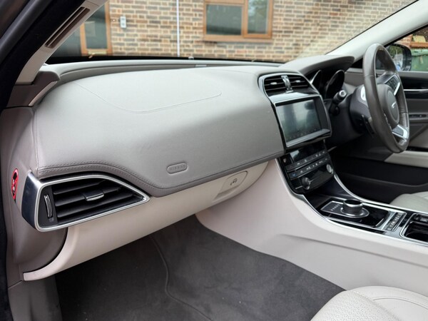 Used Jaguar XE 2018 for sale - 75741428: Photo 7