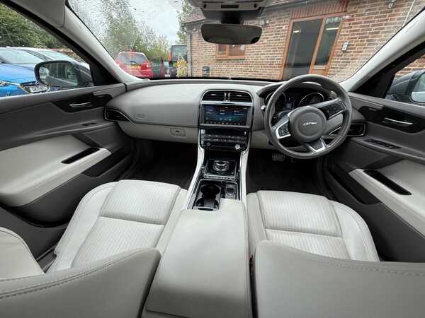 Used Jaguar XE 2018 for sale - 75741428: Photo 8