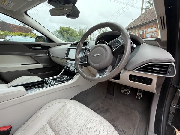 Used Jaguar XE 2018 for sale - 75741428: Photo 9