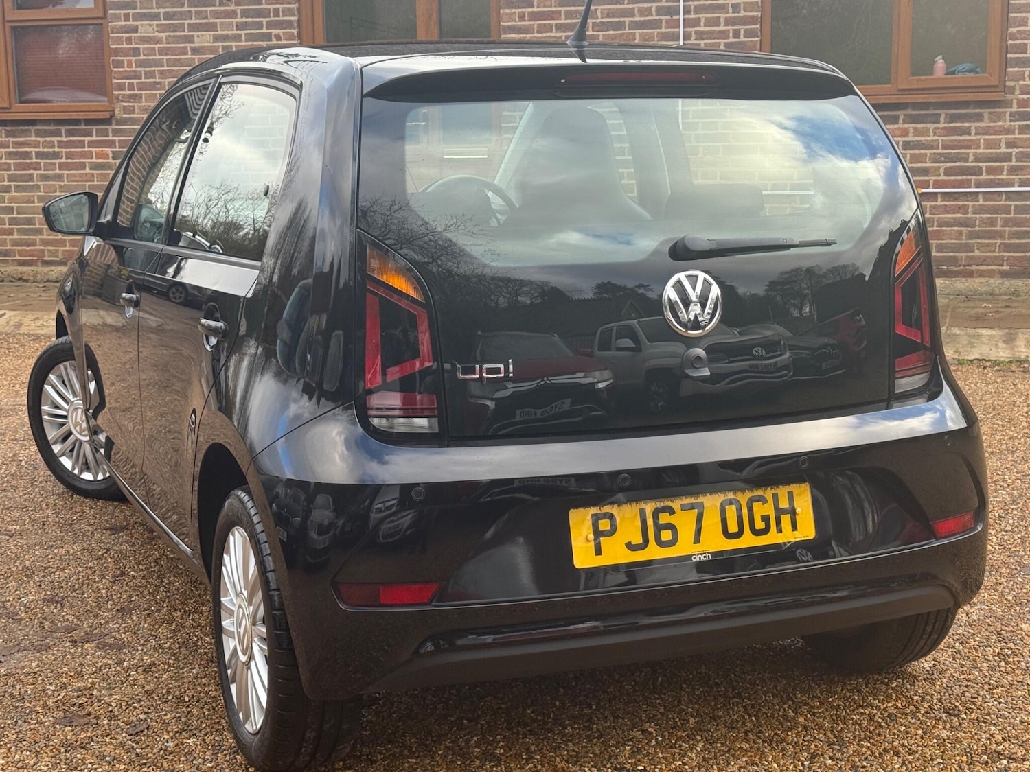 Used Volkswagen up! 2017 for sale - 76887318: Photo 2