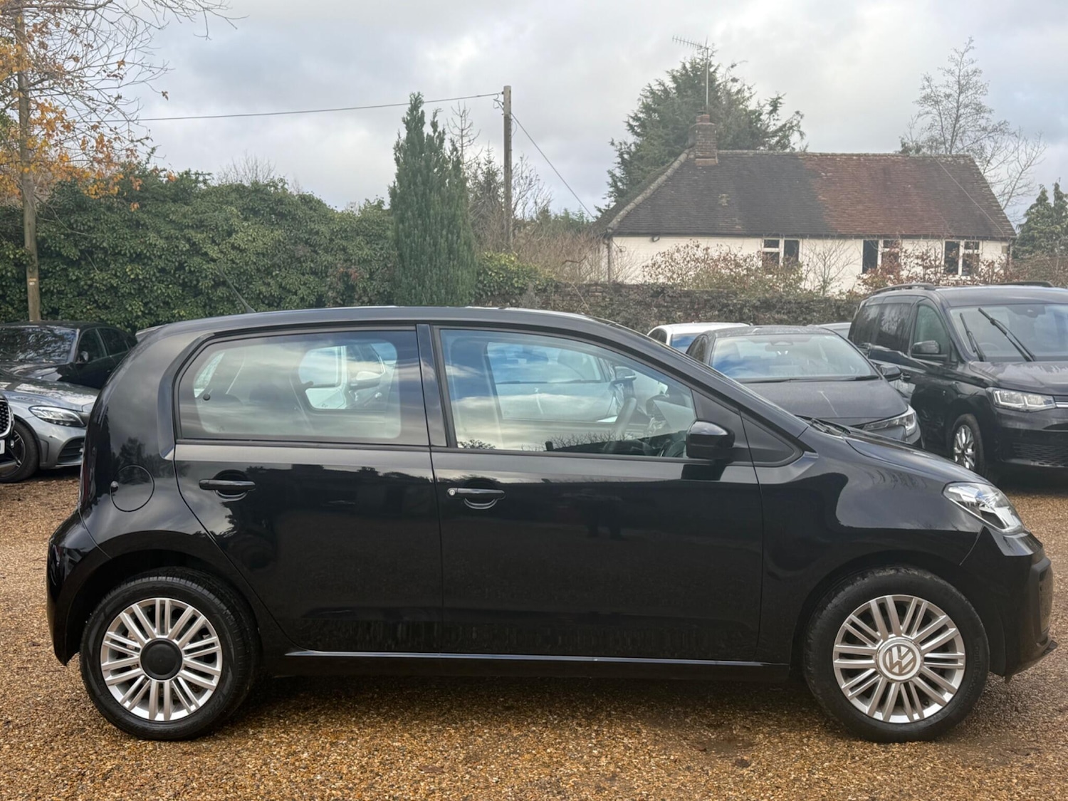 Used Volkswagen up! 2017 for sale - 76887318: Photo 3