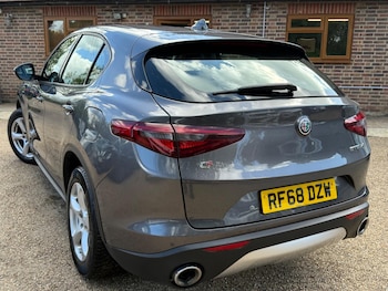 Used Alfa Romeo Stelvio 2018 for sale - 76702478: Photo