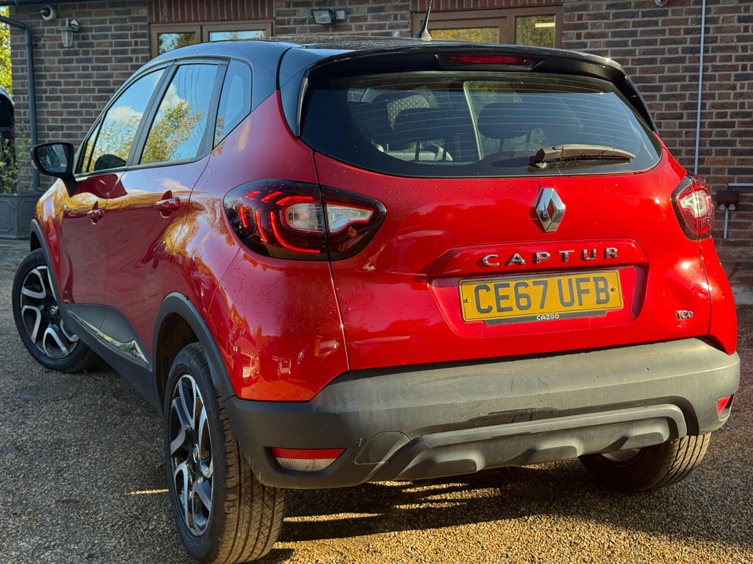 Used Renault Captur 2018 for sale - 76360077: Photo 2