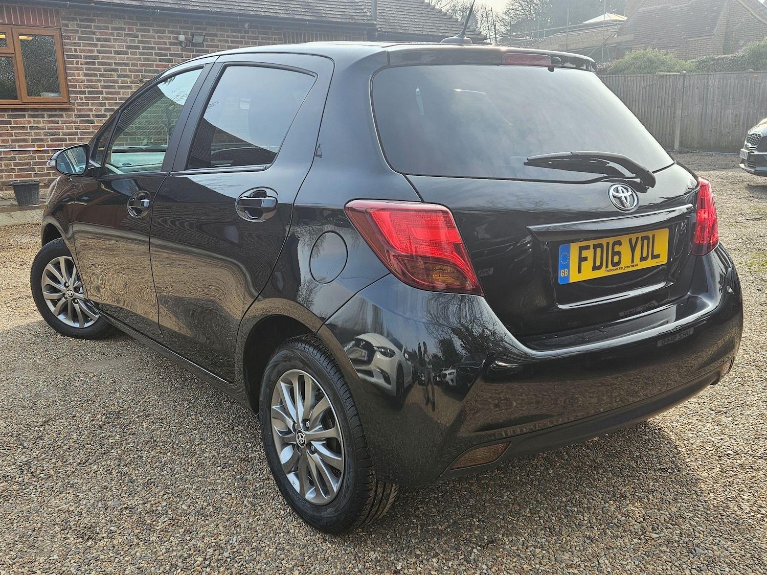 Used Toyota Yaris 2016 for sale - 73944848: Photo 3