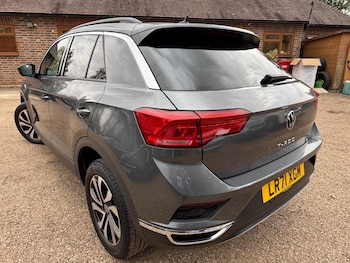 Used Volkswagen T-Roc 2021 for sale - 76260146: Photo