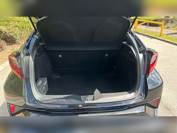 Used Toyota C-HR 2021 for sale - 75271432: Photo