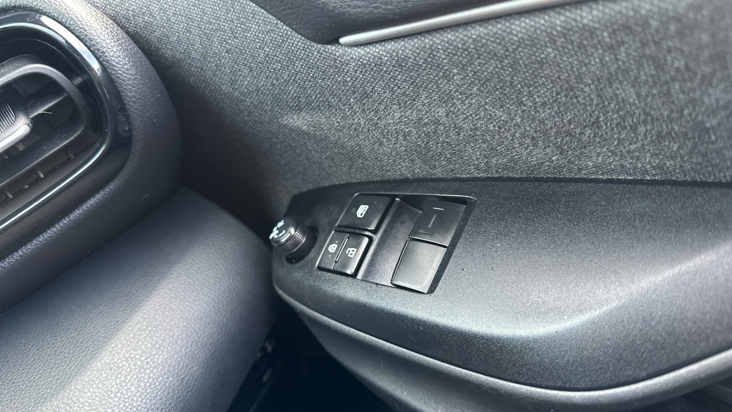 Used Toyota Yaris 2020 for sale - 77186765: Photo 38