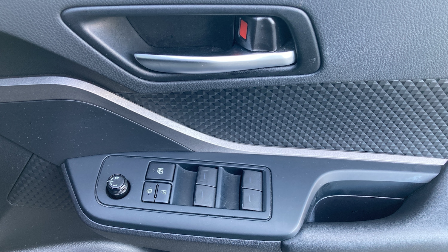 Used Toyota C-HR 2021 for sale - 76736406: Photo 24