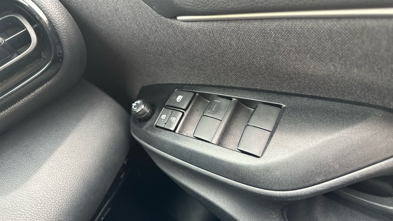 Used Toyota Yaris 2022 for sale - 76374029: Photo 32