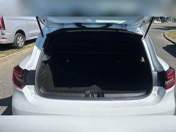 Used Renault Clio 2023 for sale - 79127365: Photo
