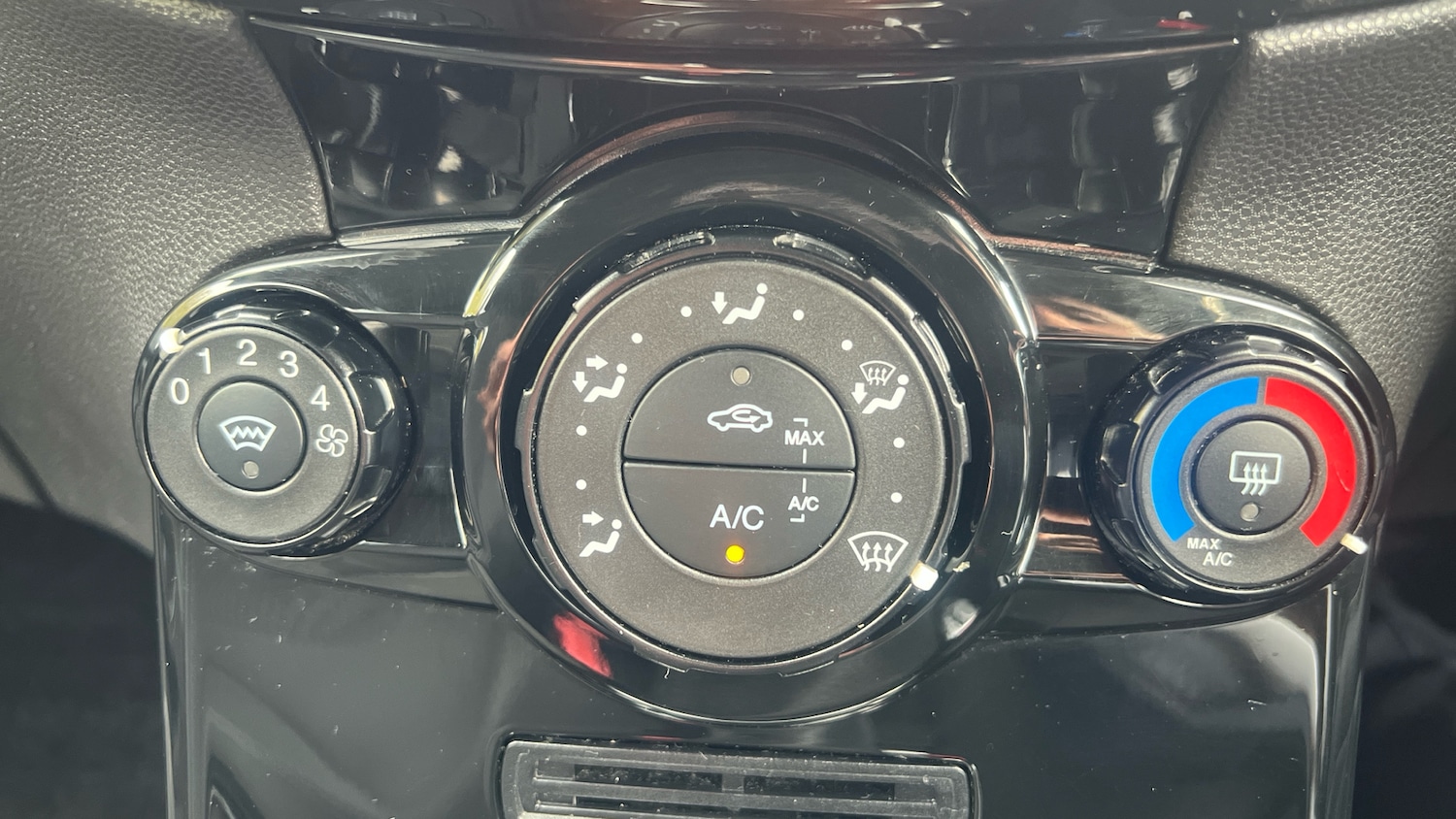 Used Ford Fiesta 2015 for sale - 76339980: Photo 25