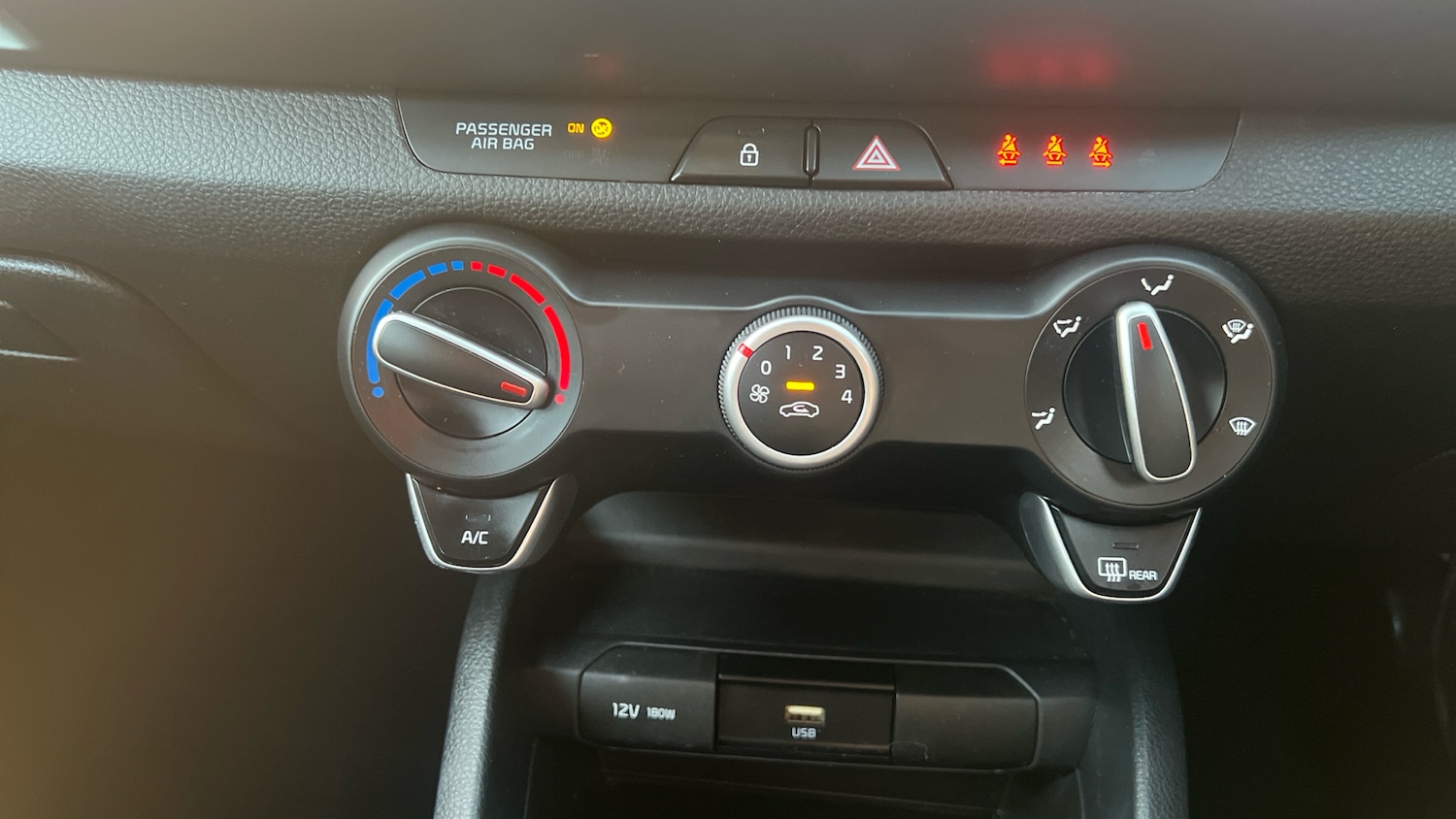 Used Kia Stonic 2022 for sale - 76707149: Photo 30