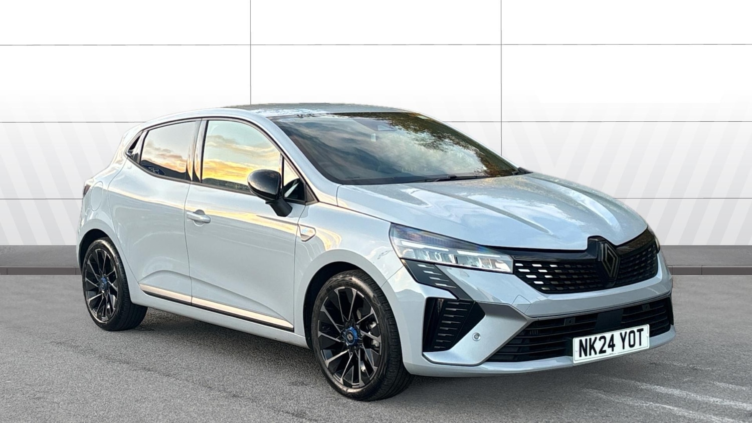 Used Renault Clio 2024 for sale - 76403143: Photo 1