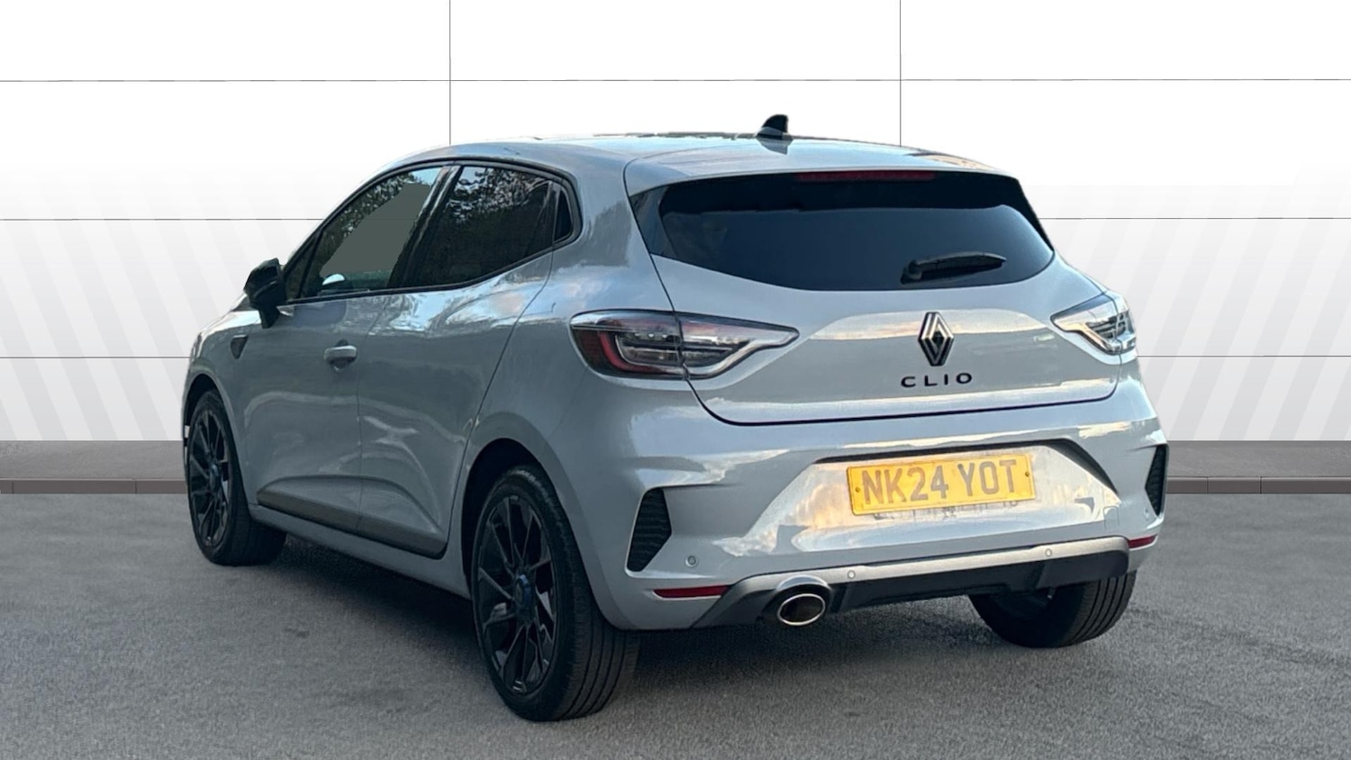 Used Renault Clio 2024 for sale - 76403143: Photo 2