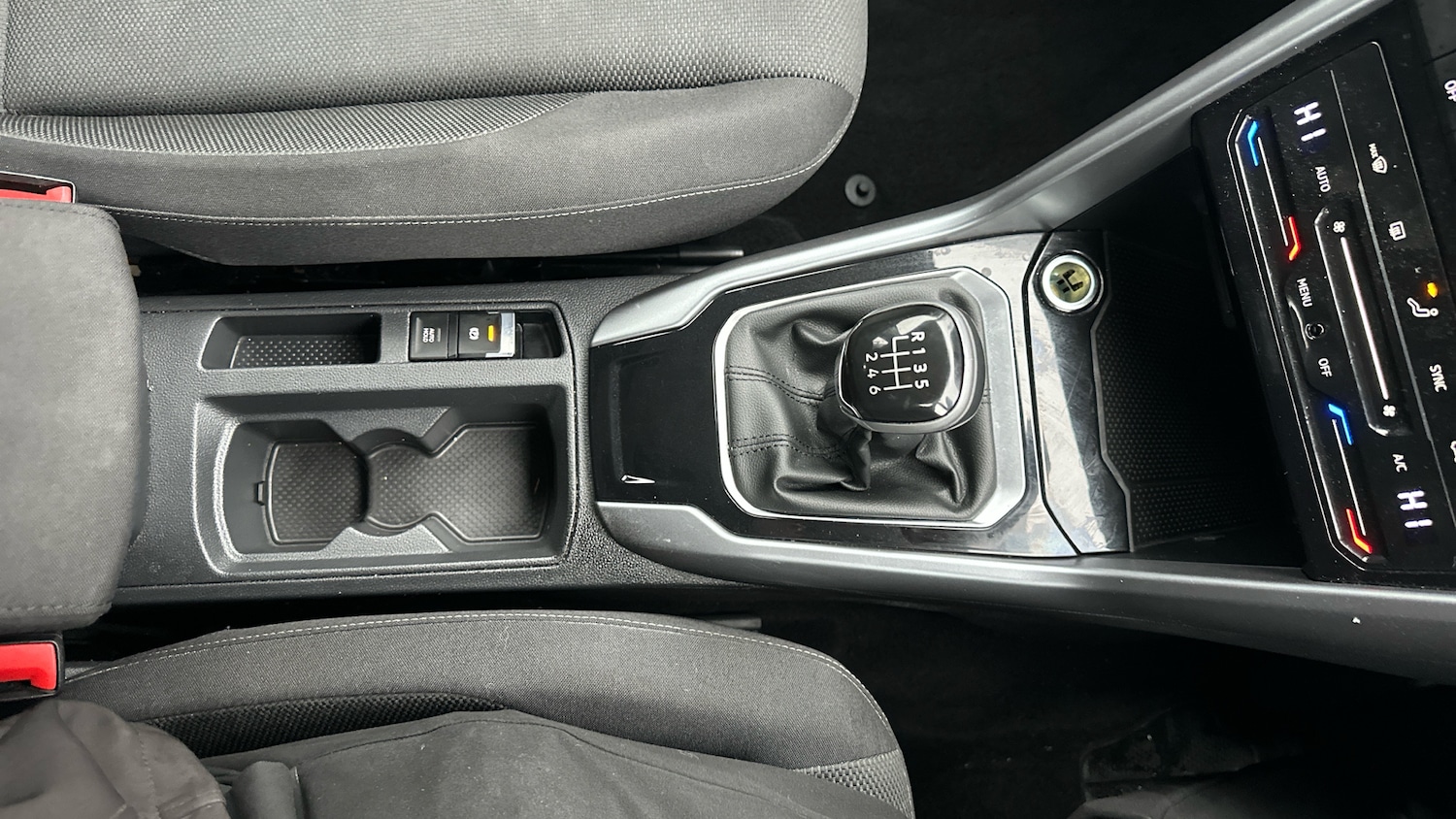 Used Volkswagen T-Roc 2024 for sale - 76776303: Photo 35