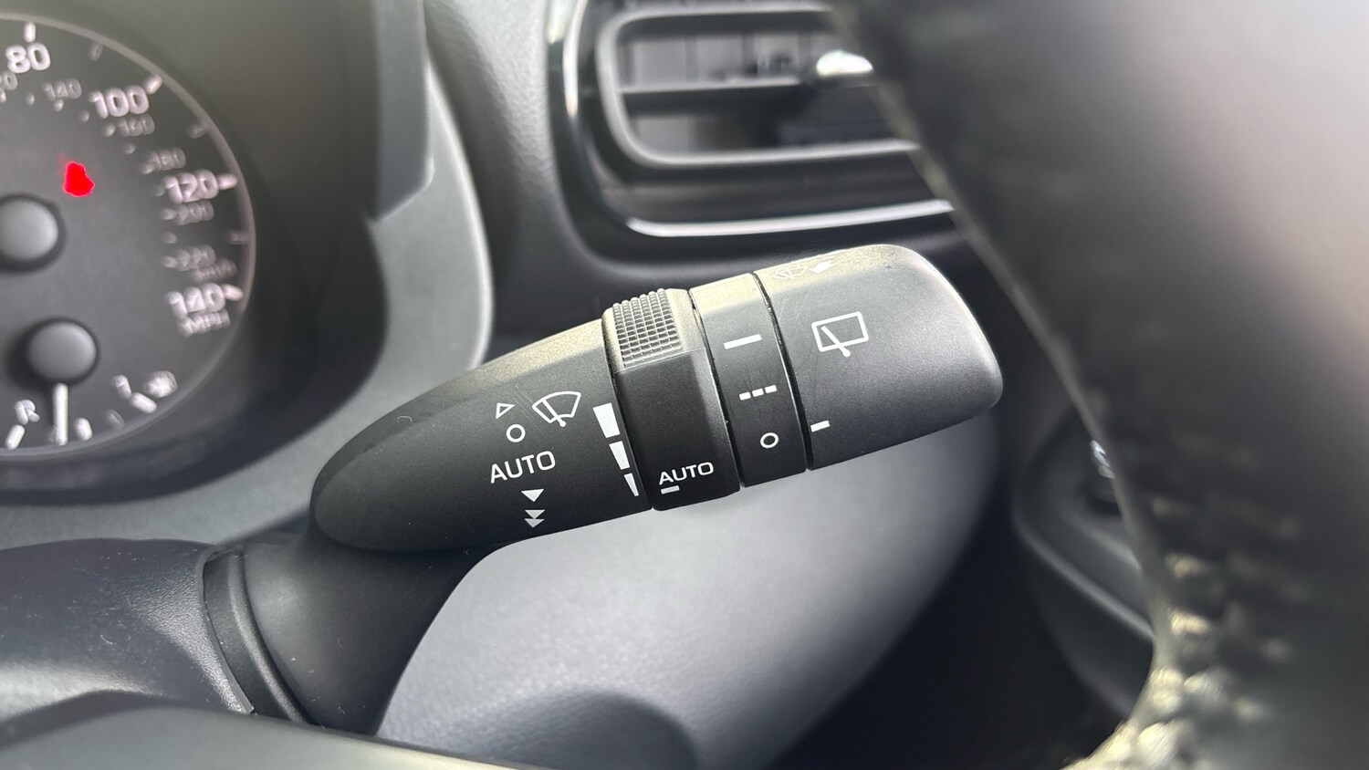 Used Mazda Mazda2 HYBRID 2023 for sale - 78161814: Photo 22