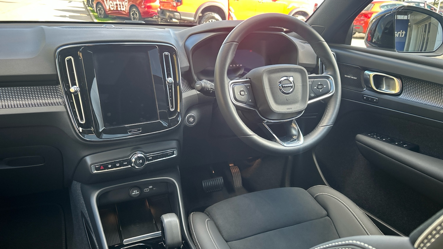 Used Volvo XC40 2023 for sale - 76076251: Photo 11