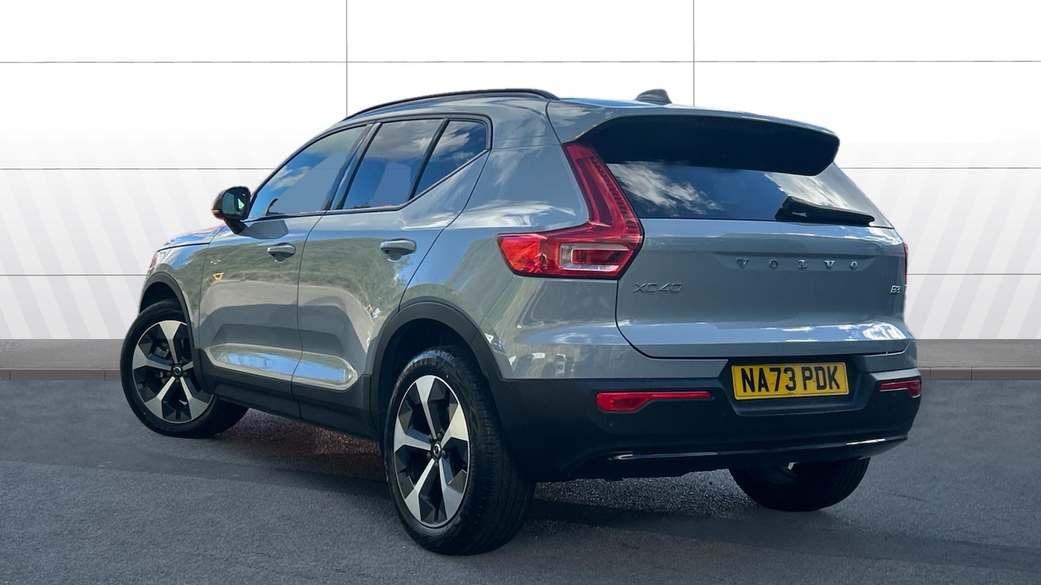 Used Volvo XC40 2023 for sale - 76076251: Photo 2