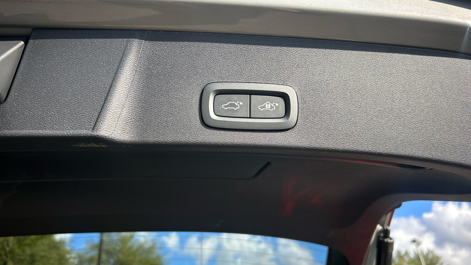 Used Volvo XC40 2023 for sale - 76076251: Photo 29