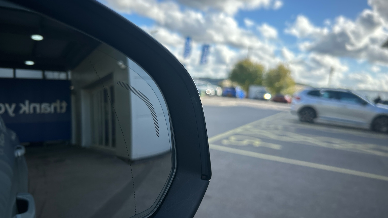 Used Volvo XC40 2023 for sale - 76076251: Photo 32