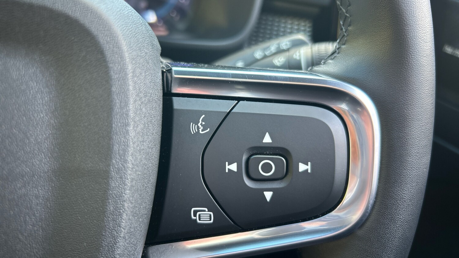 Used Volvo XC40 2023 for sale - 76076251: Photo 34