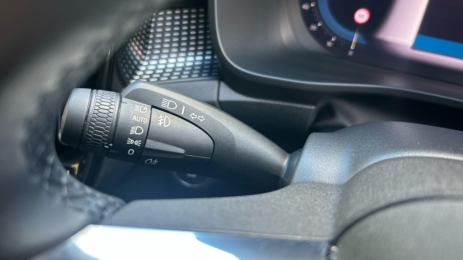 Used Volvo XC40 2023 for sale - 76076251: Photo 36