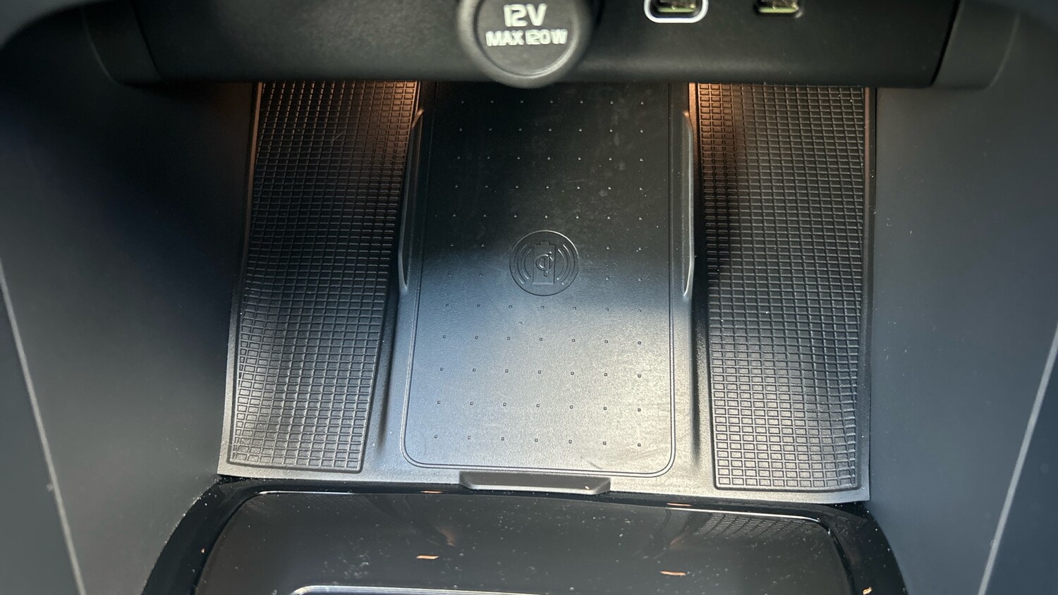 Used Volvo XC40 2023 for sale - 76076251: Photo 40