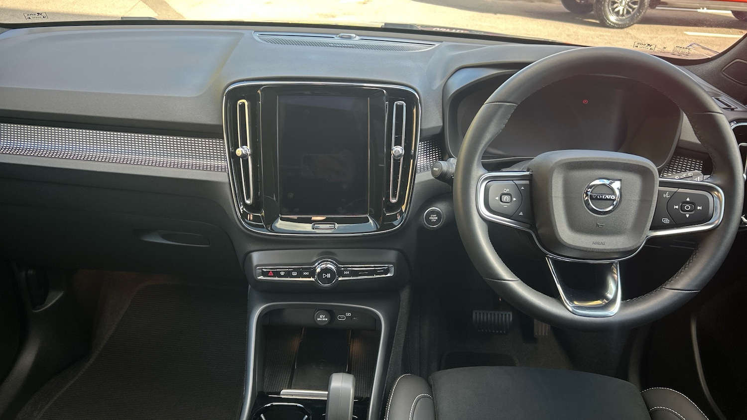 Used Volvo XC40 2023 for sale - 76076251: Photo 9
