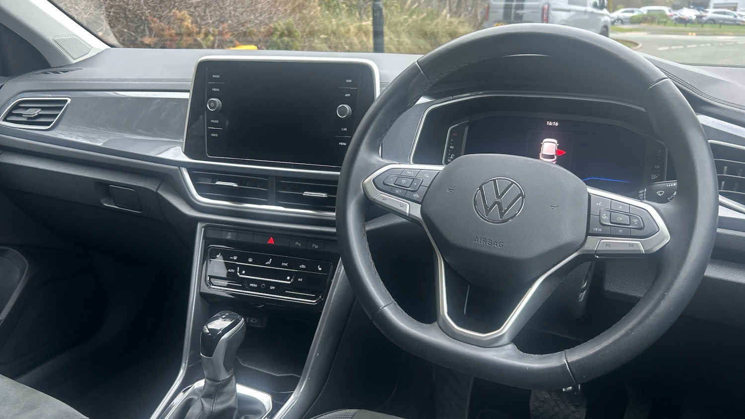 Used Volkswagen T-Roc 2023 for sale - 77813270: Photo 11