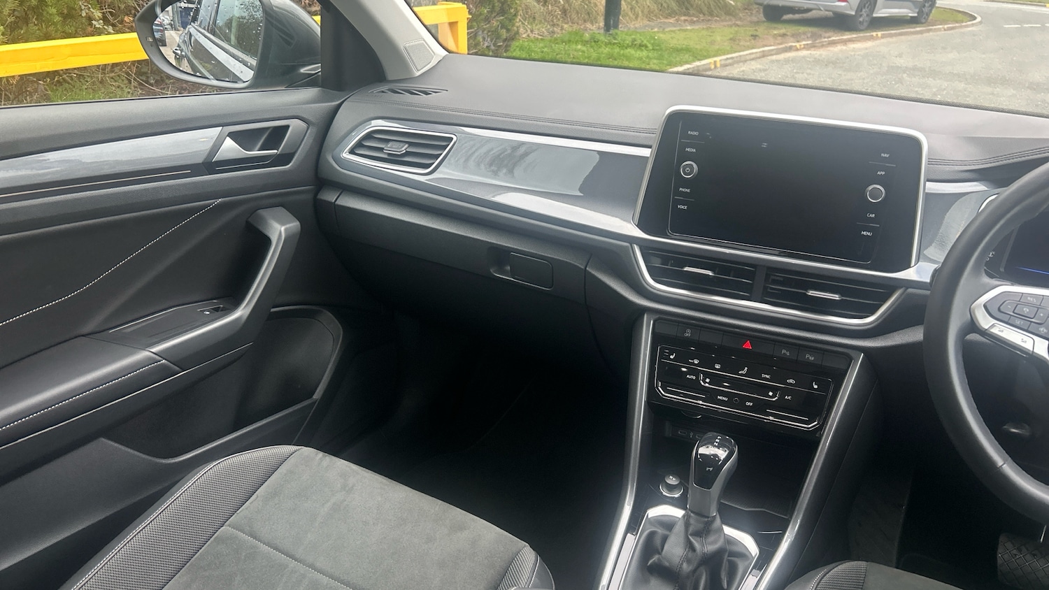 Used Volkswagen T-Roc 2023 for sale - 77813270: Photo 14