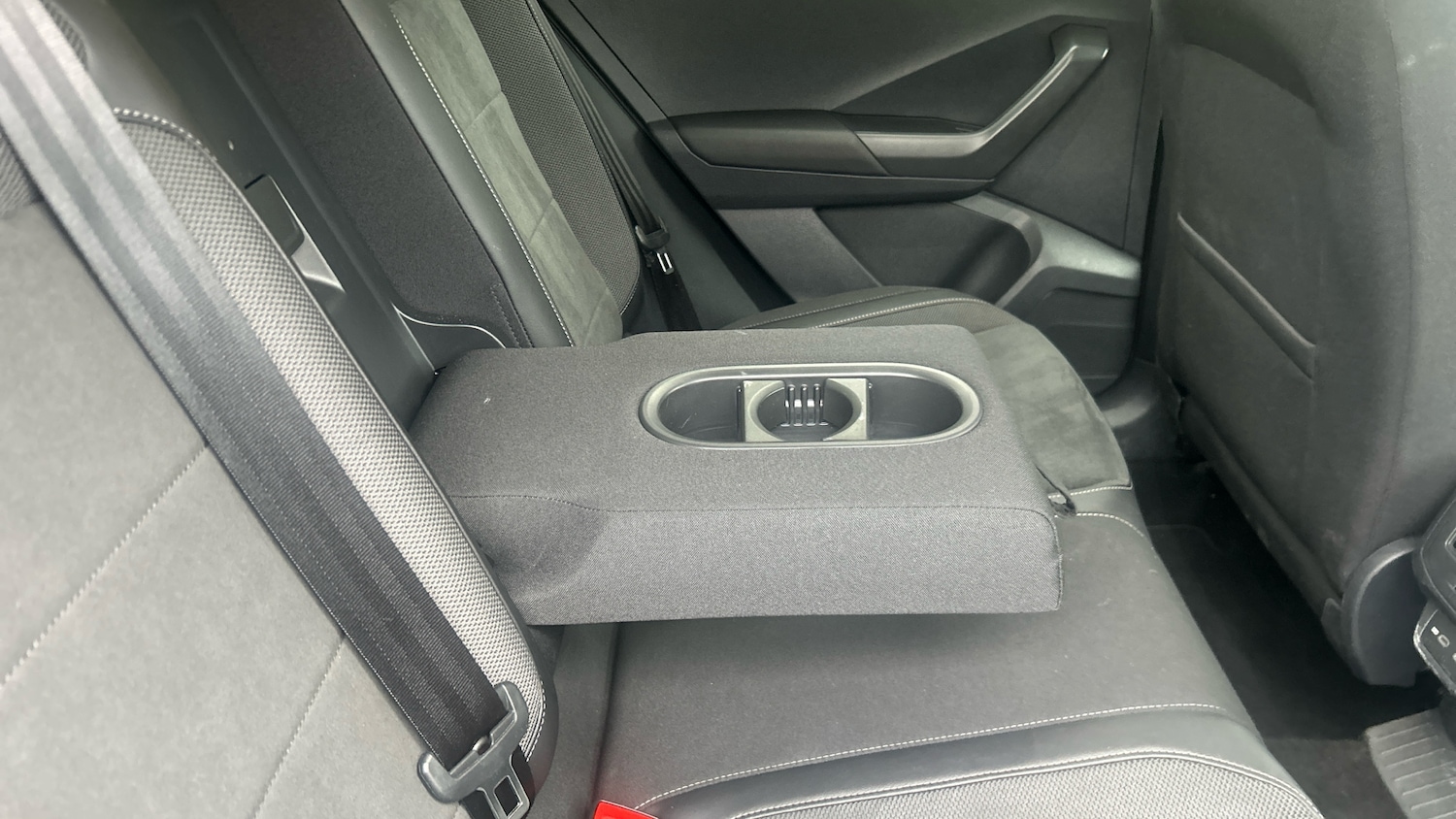 Used Volkswagen T-Roc 2023 for sale - 77813270: Photo 23