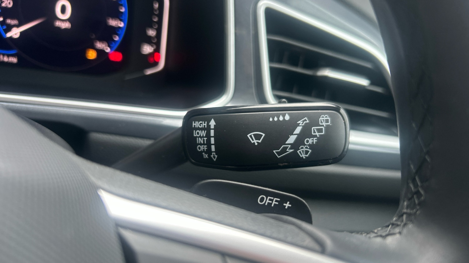 Used Volkswagen T-Roc 2023 for sale - 77813270: Photo 26