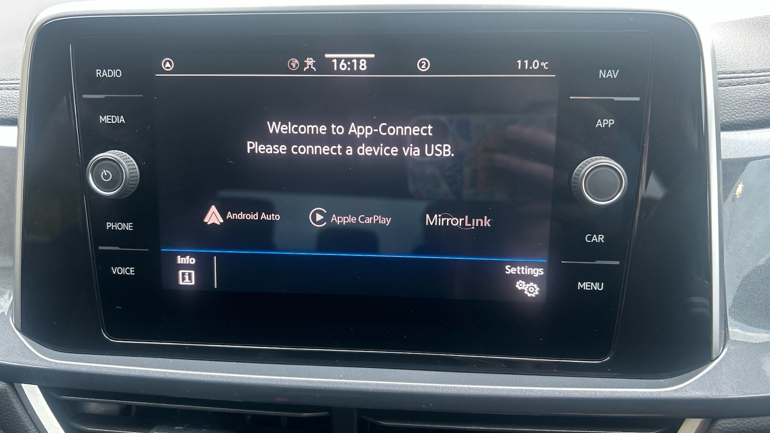 Used Volkswagen T-Roc 2023 for sale - 77813270: Photo 32