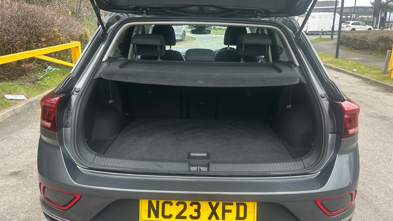 Used Volkswagen T-Roc 2023 for sale - 77813270: Photo 4