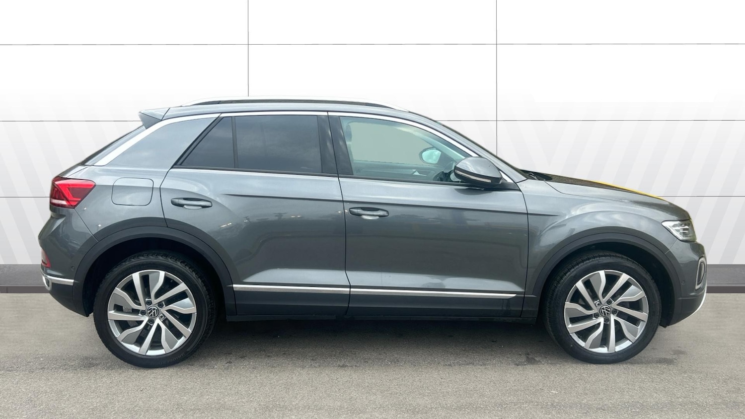 Used Volkswagen T-Roc 2023 for sale - 77813270: Photo 5