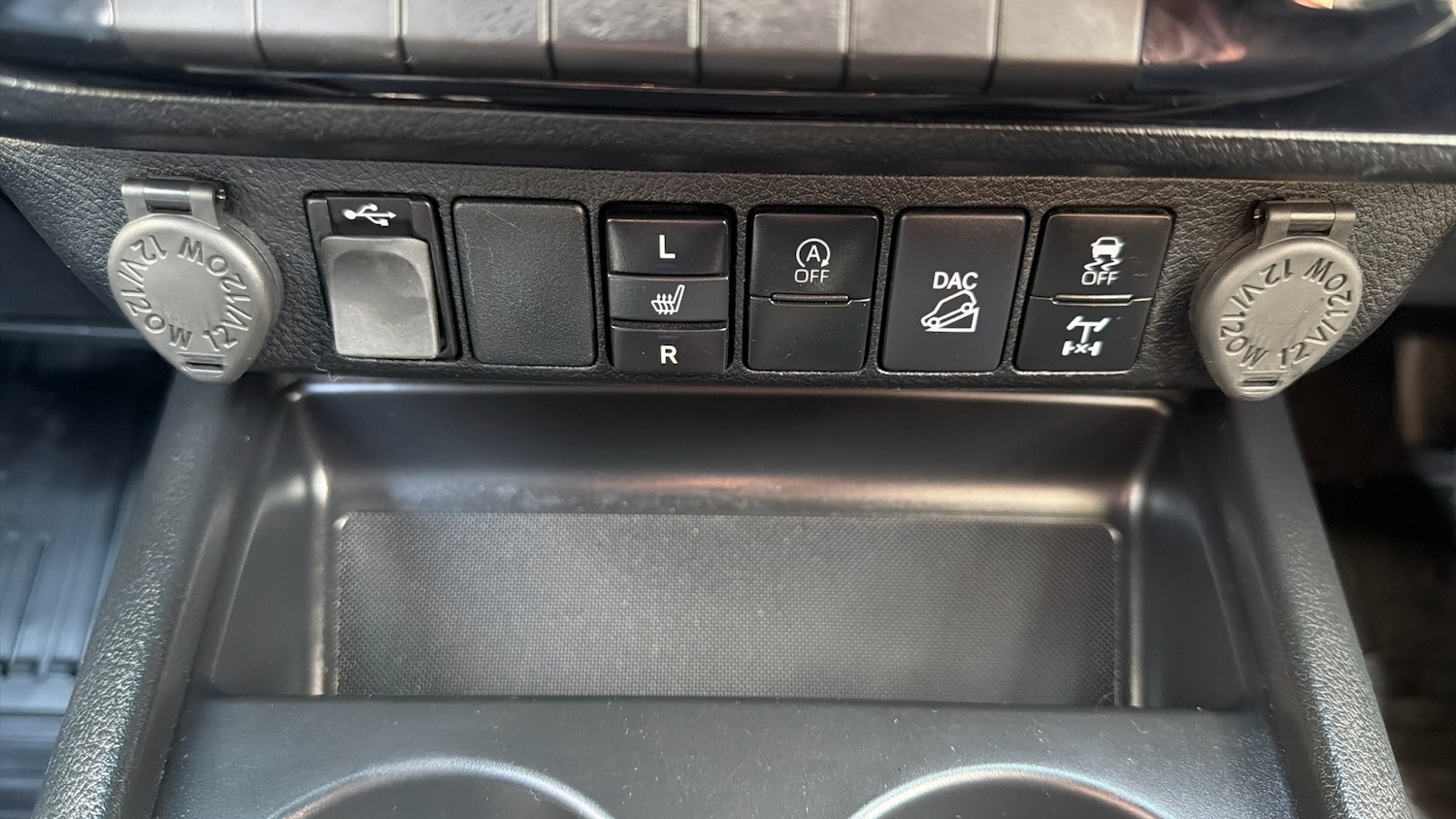 Used Toyota Hilux 2024 for sale - 78163167: Photo 25