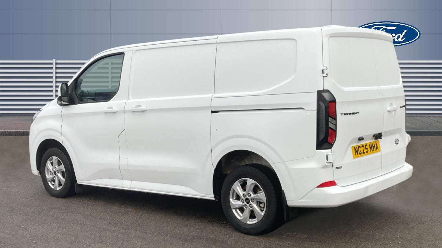 Used Ford Transit Custom 2025 for sale - 77353555: Photo 2