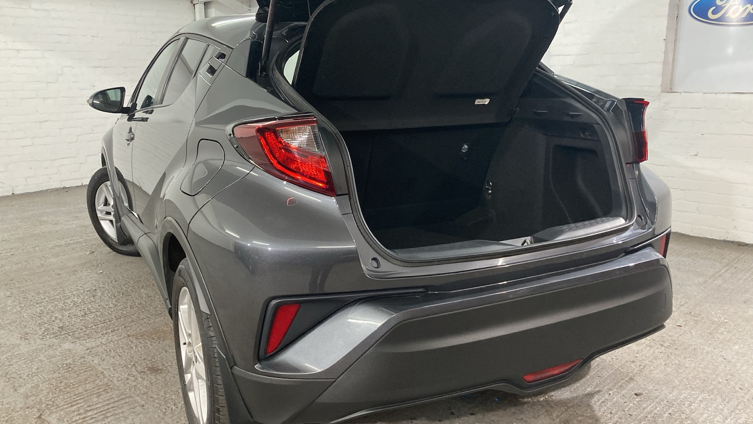 Used Toyota C-HR 2021 for sale - 76464373: Photo 40