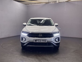 Used Volkswagen T-Roc 2023 for sale - 77719601: Photo