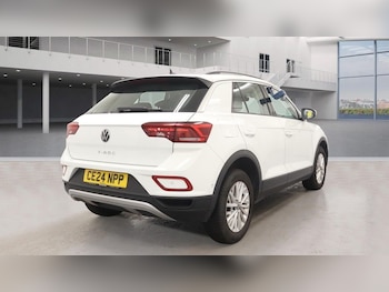 Used Volkswagen T-Roc 2024 for sale - 76279925: Photo 4