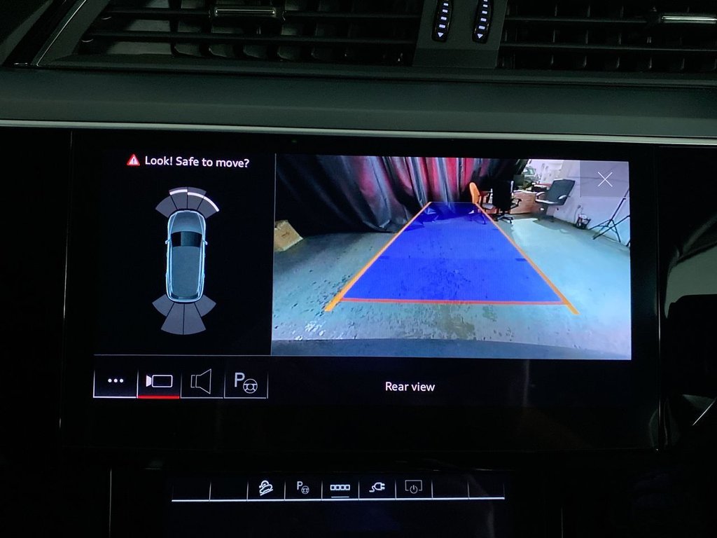 Used Audi Q8 e-tron 2023 for sale - 76962068: Photo 24