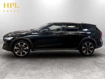 Used Volvo V60 Cross Country 2021 for sale - 79643084: Photo