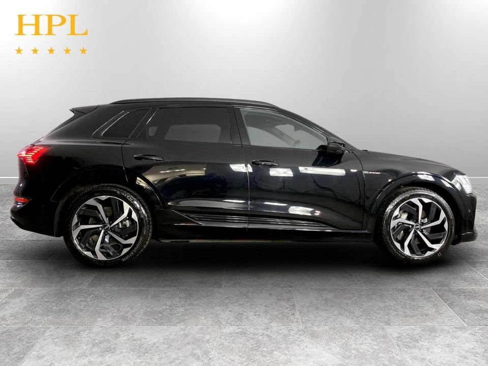 Used Audi e-tron 2023 for sale - 77655061: Photo 8